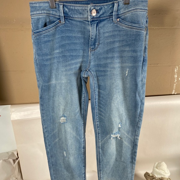 White House Black Market Jeans The Skimmer White House Black Market Distressed Jeans Size 4s